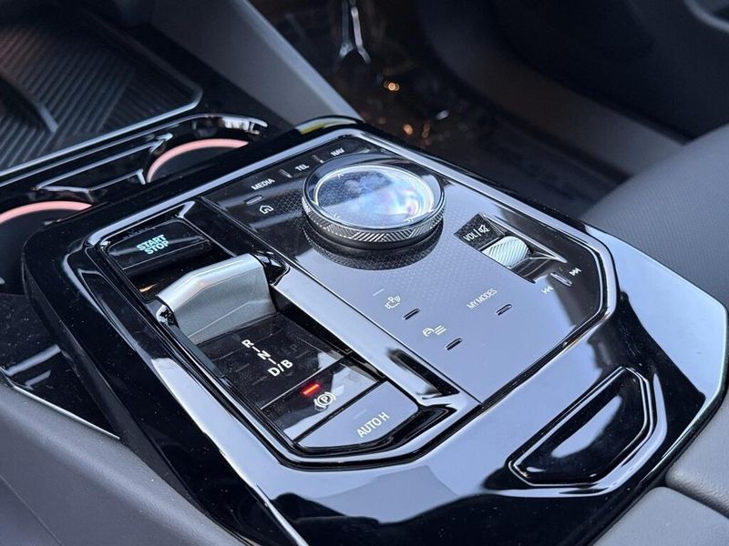 2025 BMW i5 xDrive40Image 25