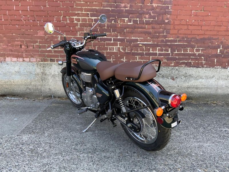 New 2024 Royal Enfield CLASSIC 350 HALCYON GREEN 