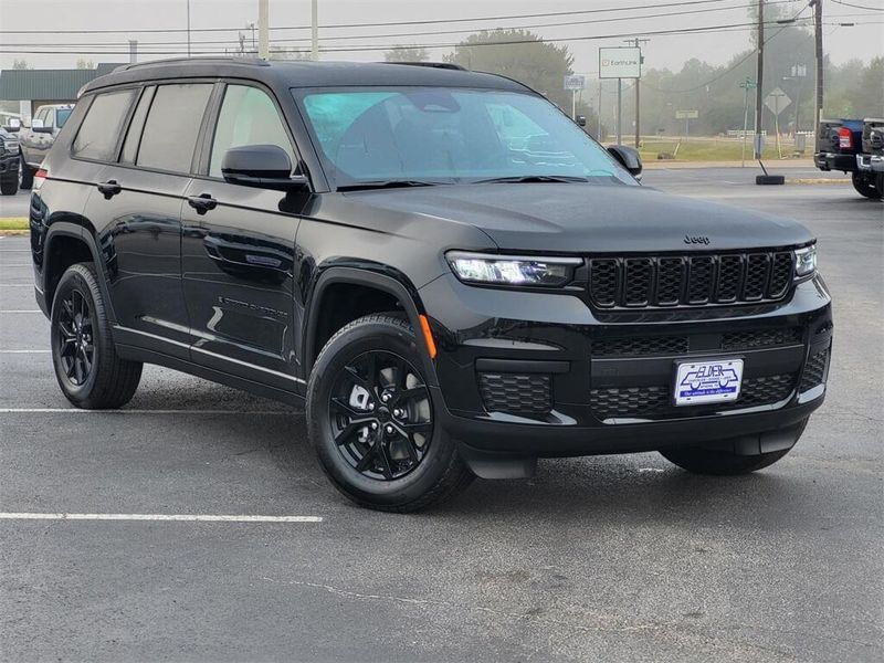 2025 Jeep Grand Cherokee Altitude X 4x4Image 1