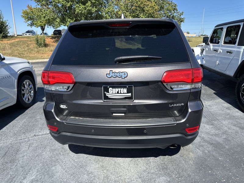 Used 2018 Jeep Grand Cherokee Laredo EImage 8