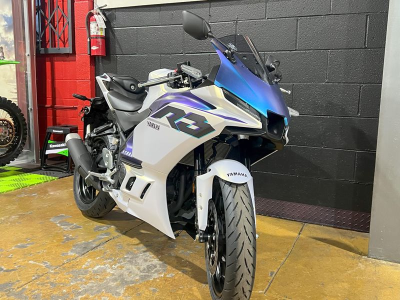 2025 Yamaha YZF-R3 ABS Image 11
