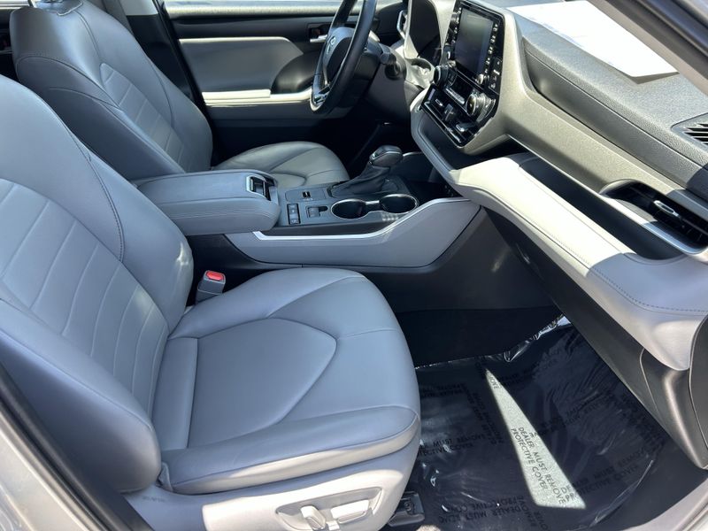 Used 2021 Toyota Highlander XLEImage 10