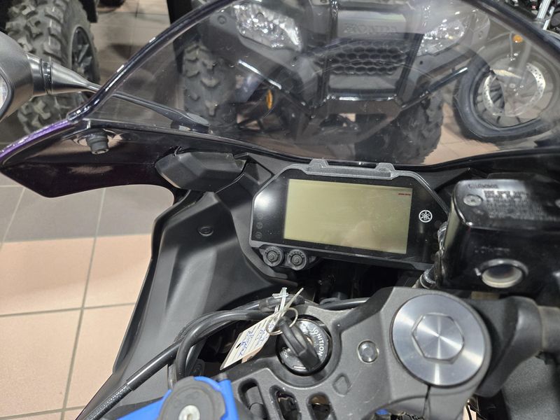 2023 Yamaha YZFR3 ABS Image 11