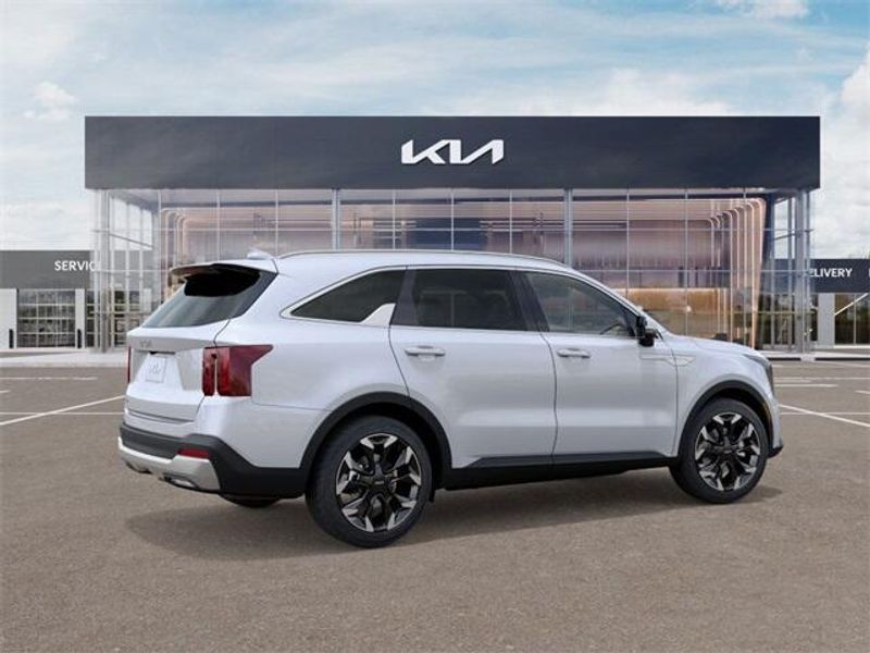 New 2025 Kia Sorento SXImage 6