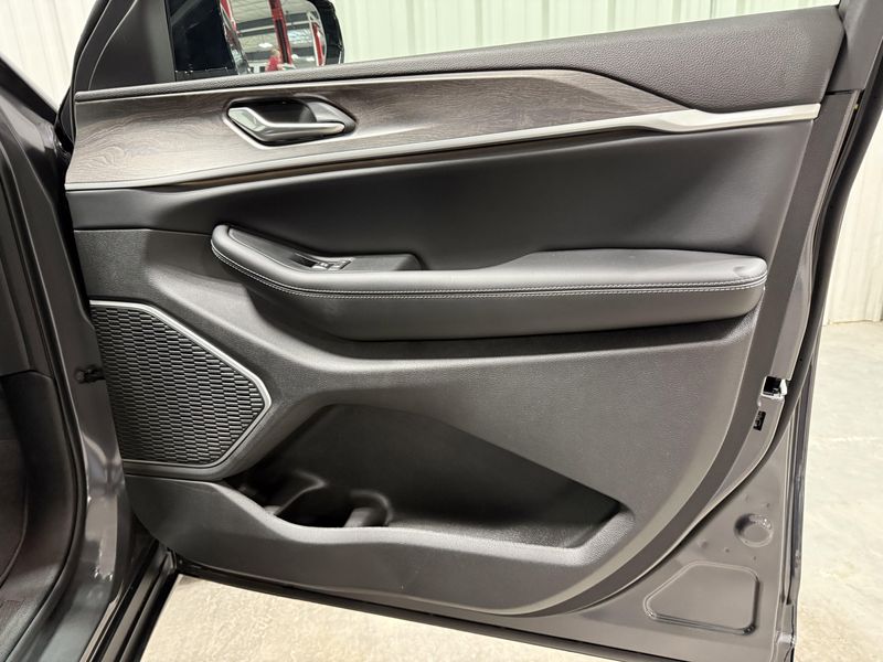 New 2026 Jeep Grand Cherokee Limited 4x4Image 13