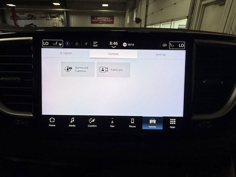 Used 2024 Chrysler Pacifica Hybrid PinnacleImage 34