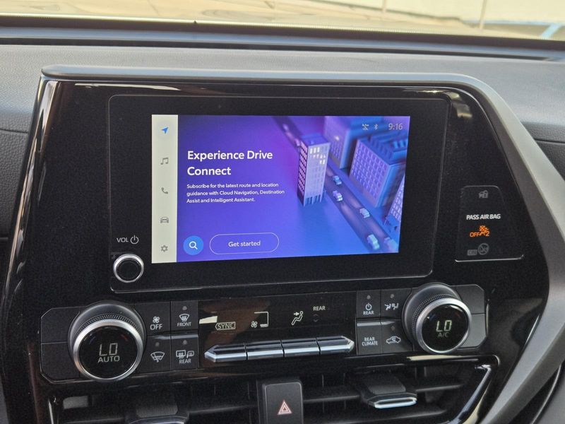 Used 2024 Toyota Highlander LE FWD (Natl)