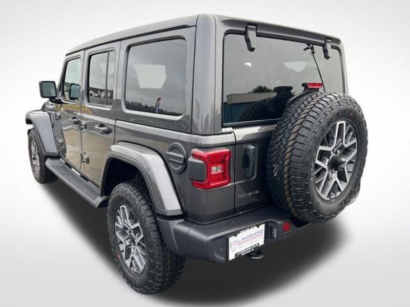 2025 Jeep Wrangler 4-door SaharaImage 5
