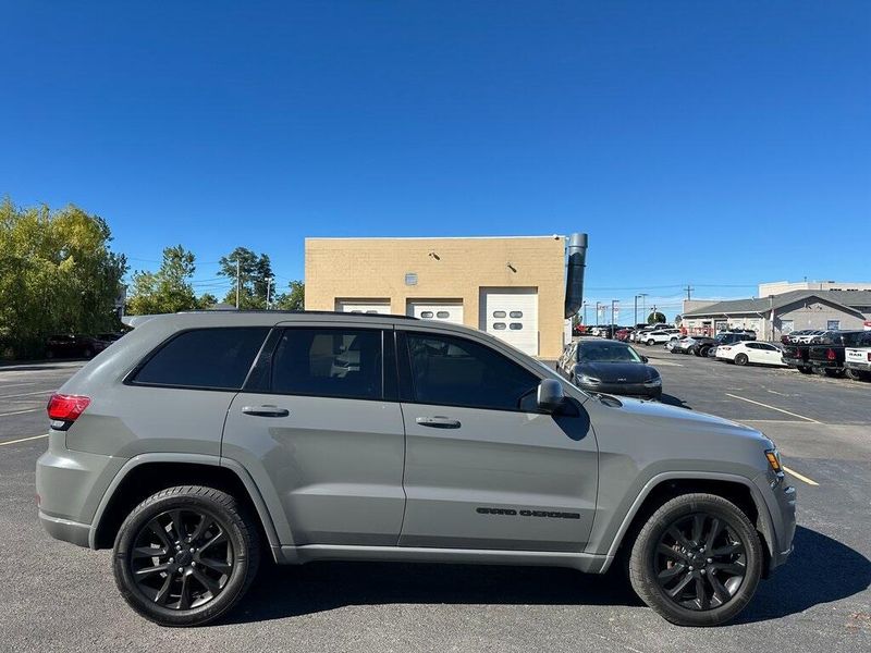 2020 Jeep Grand Cherokee Altitude photo 5