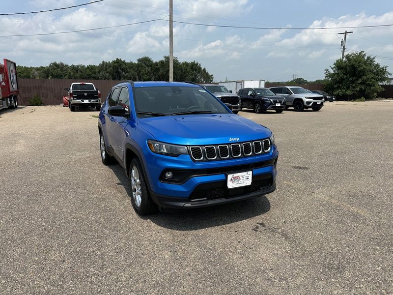 2024 Jeep Compass Latitude Lux 4x4Image 2