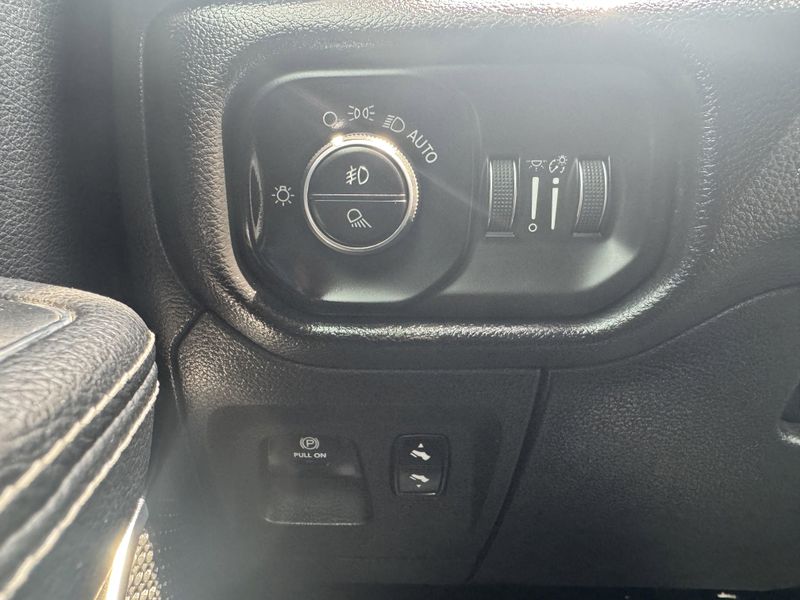 Used 2019 RAM 1500 LaramieImage 18