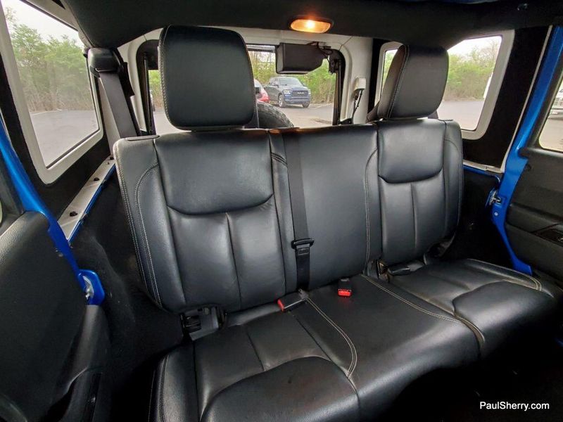 2015 Jeep Wrangler Unlimited SaharaImage 14