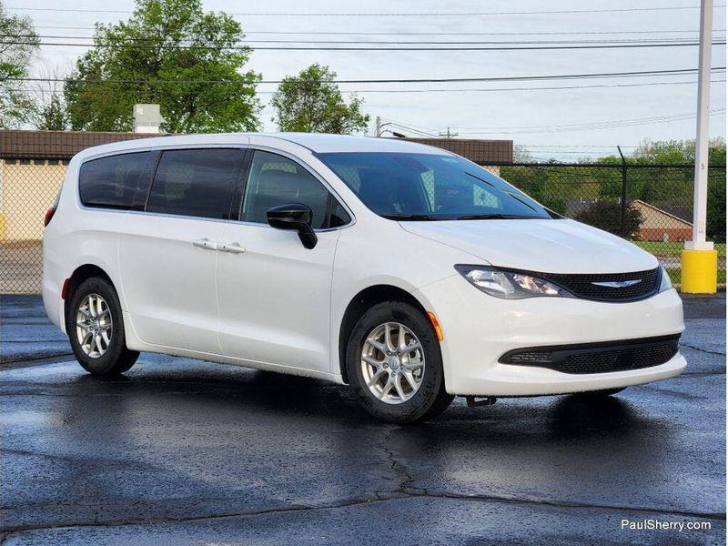 New 2026 Chrysler Voyager Lx