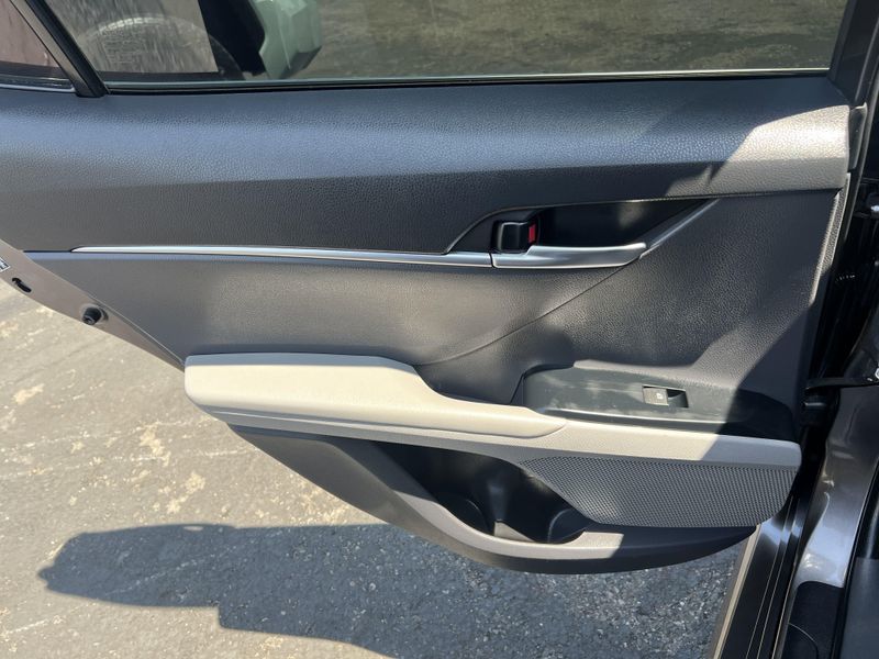 Used 2019 Toyota Camry SEImage 17