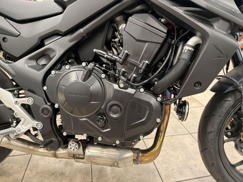 New 2025 Honda CB750 HORNET Image 15