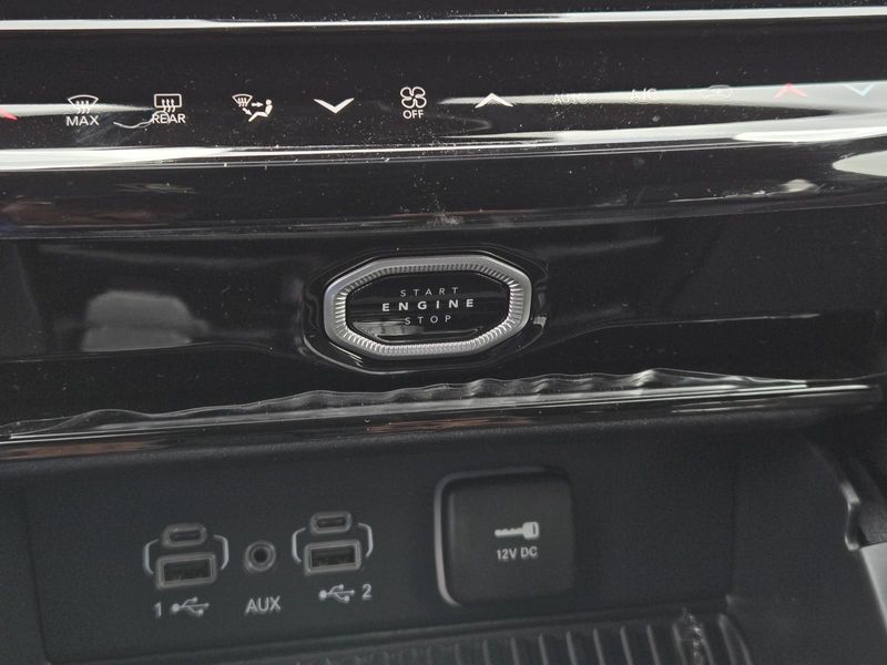 New 2026 Jeep Grand Cherokee Laredo Altitude 4x4
