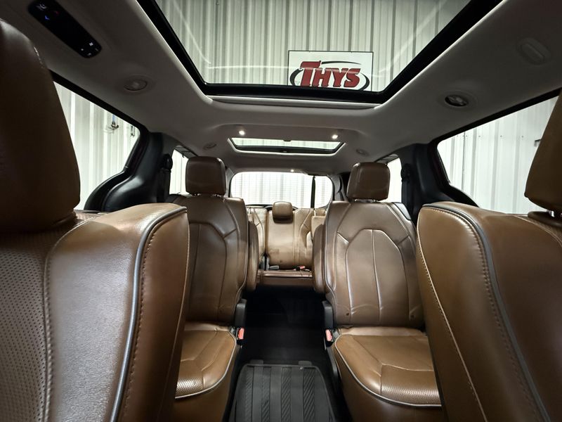 Used 2017 Chrysler Pacifica LimitedImage 25