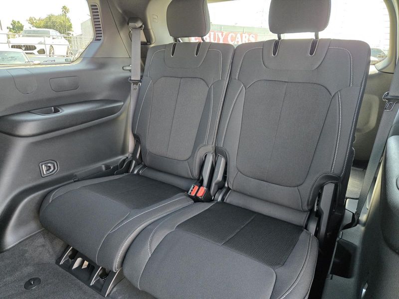 New 2026 Jeep Grand Cherokee L Laredo 4x2