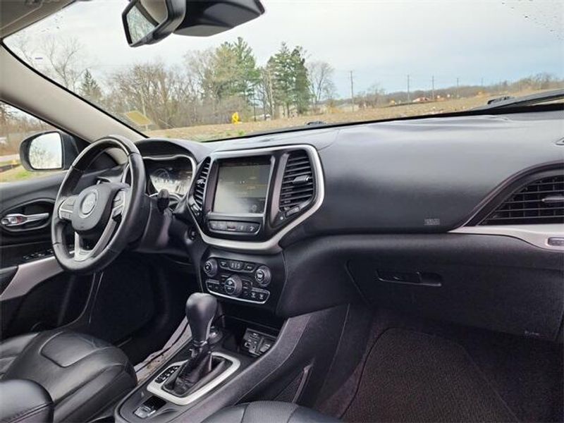 2016 Jeep Cherokee OverlandImage 30