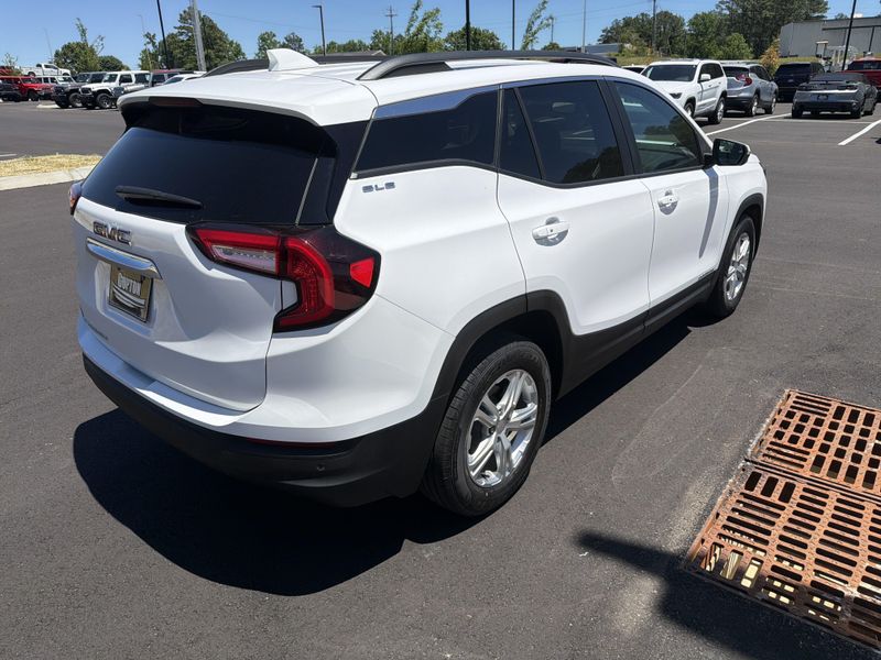 Used 2022 GMC Terrain SLEImage 11