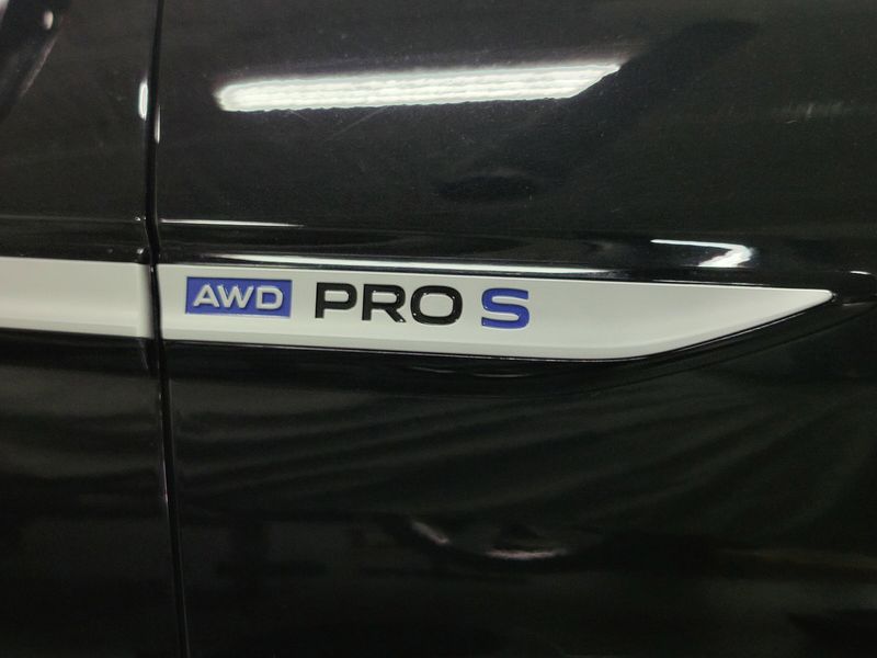 Used 2023 Volkswagen ID.4 Pro S AWD w/Glass RoofImage 5