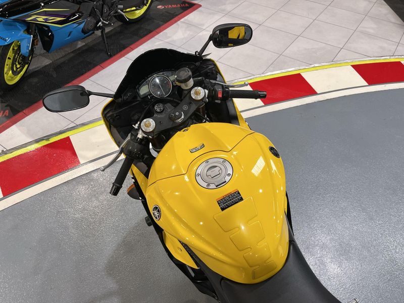 Used 2016 Yamaha YZF-R6 CA Image 11