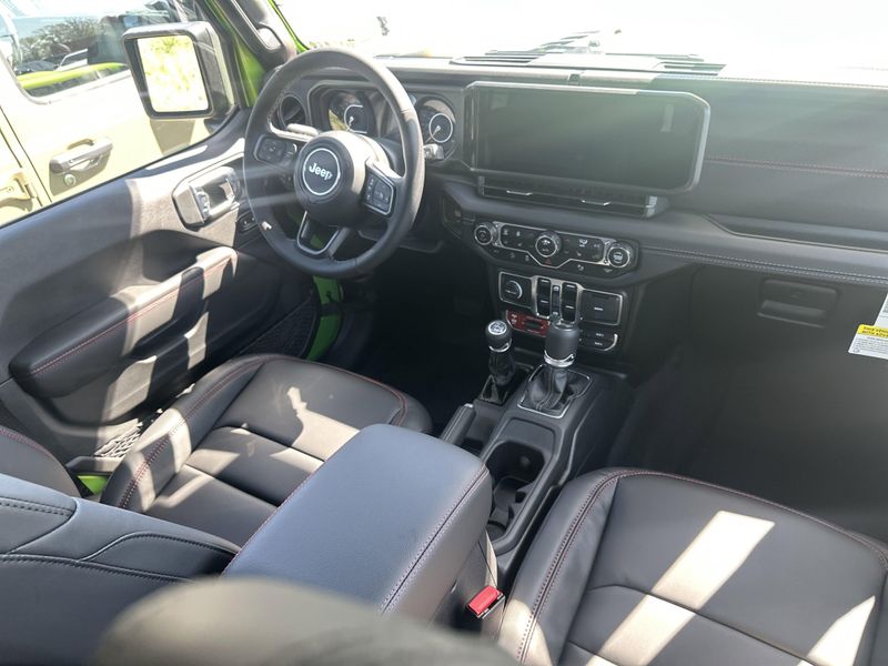 2025 Jeep Wrangler 4-door Rubicon XImage 10