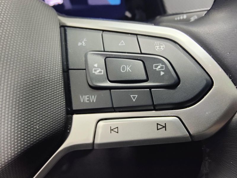 Used 2025 Volkswagen Atlas Cross Sport SEL Premium R-Line AWDImage 34