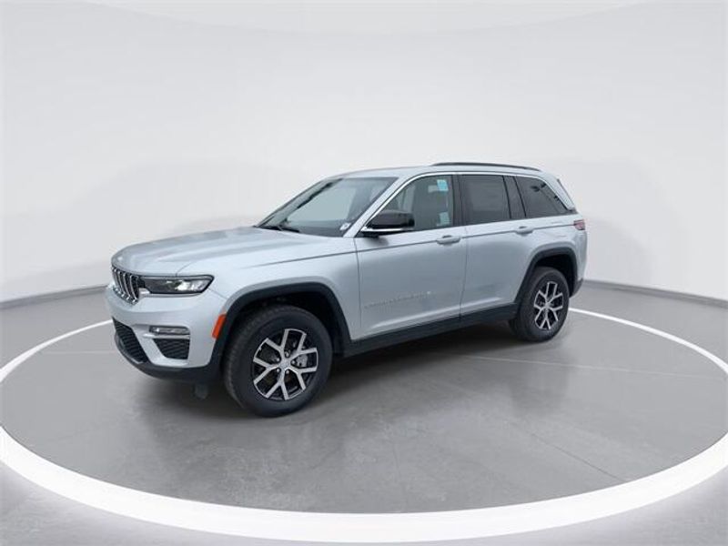 2024 Jeep Grand Cherokee Limited photo 3