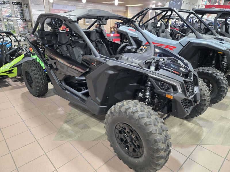 2025 Can-Am MAVERICK X3 X DS TURBO RR TRIPLE BLACKImage 2