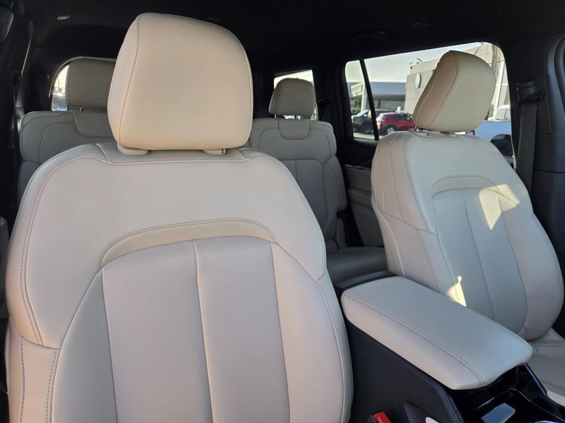 Used 2023 Jeep Grand Cherokee L Limited 4x2
