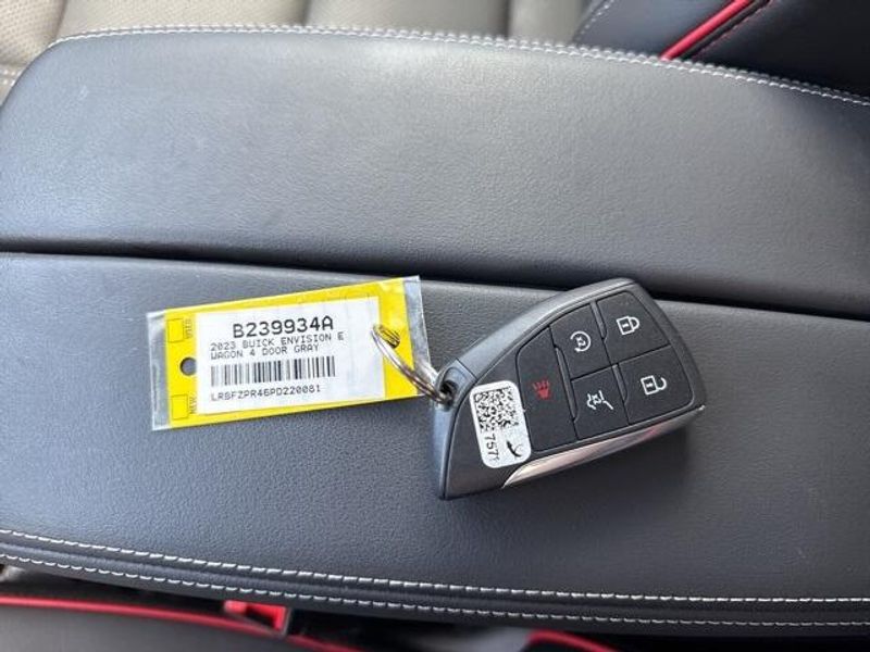 2023 Buick Envision Essence photo 13