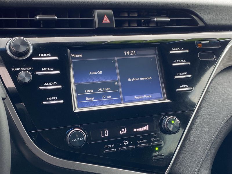 2018 Toyota Camry SEImage 20