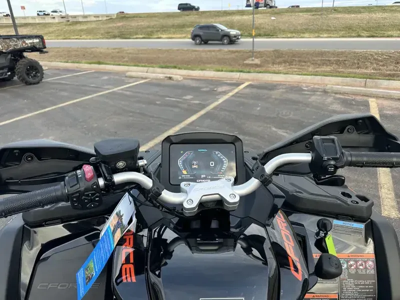 2025 CFMOTO CFORCE 1000 TOURING ZIRCON BLACK Image 3