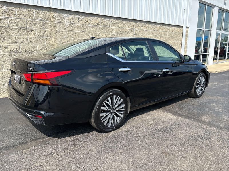 2024 Nissan Altima 2.5 SV photo 7