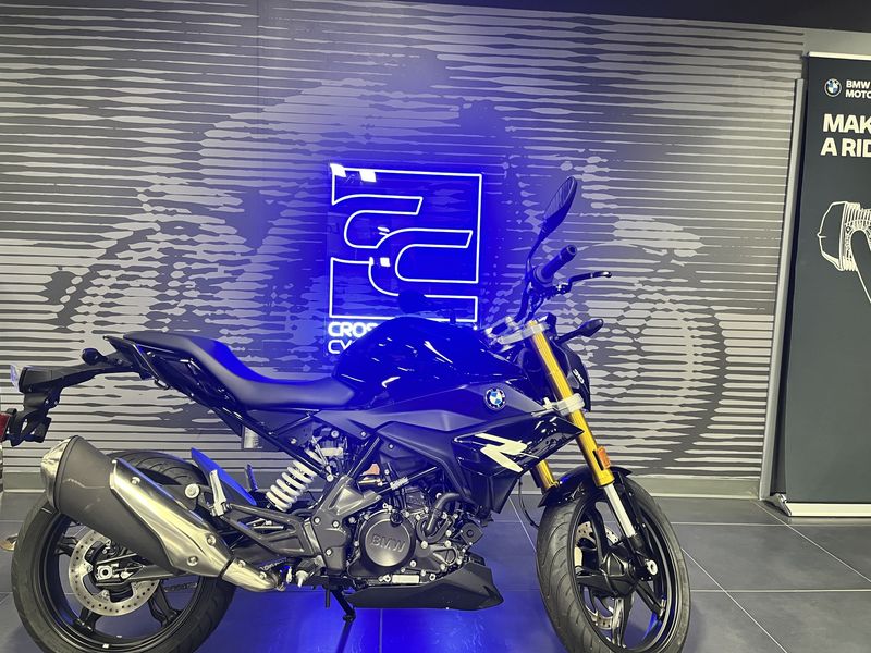 2023 BMW G 310 R in a COSMIC BLACK 2 exterior color. Cross Country Cycle 201-288-0900 crosscountrycycle.net 