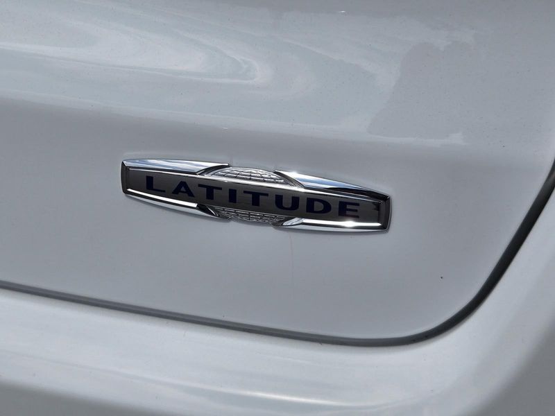 Used 2022 Jeep Compass Latitude FWD