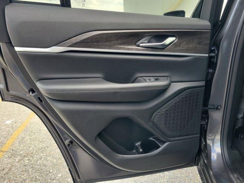 New 2026 Jeep Grand Cherokee Laredo