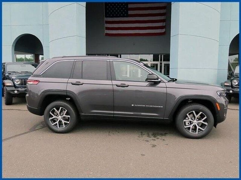 2025 Jeep Grand Cherokee LimitedImage 2