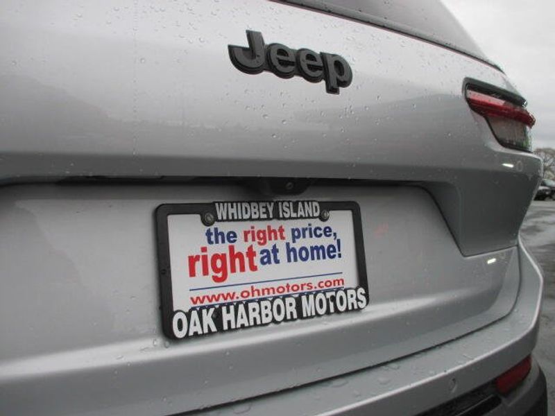 Used 2024 Jeep Grand Cherokee L AltitudeImage 10