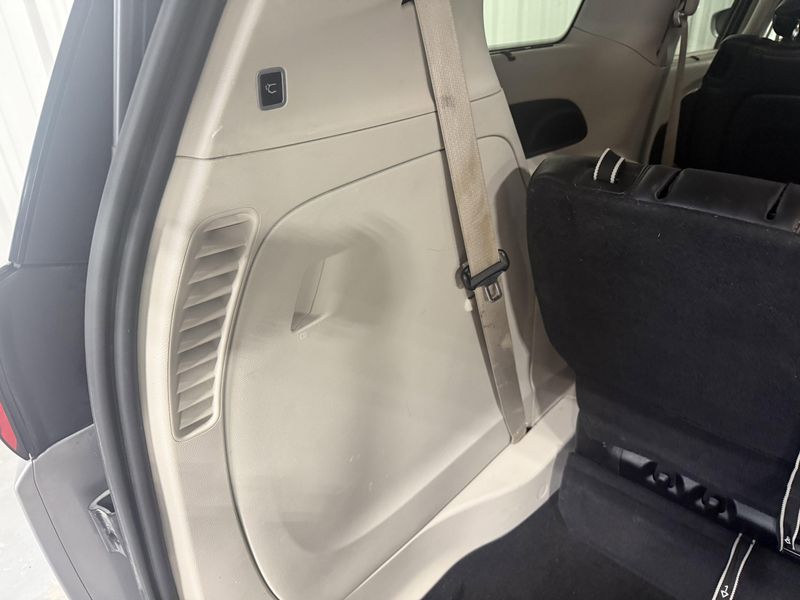 Used 2018 Chrysler Pacifica Touring LImage 6