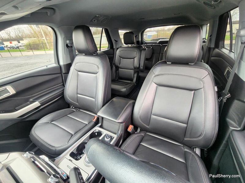 Used 2024 Ford Explorer XLT