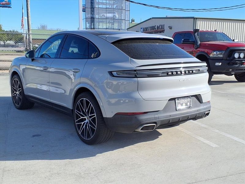 Used 2024 Porsche Cayenne Coupe BaseImage 9