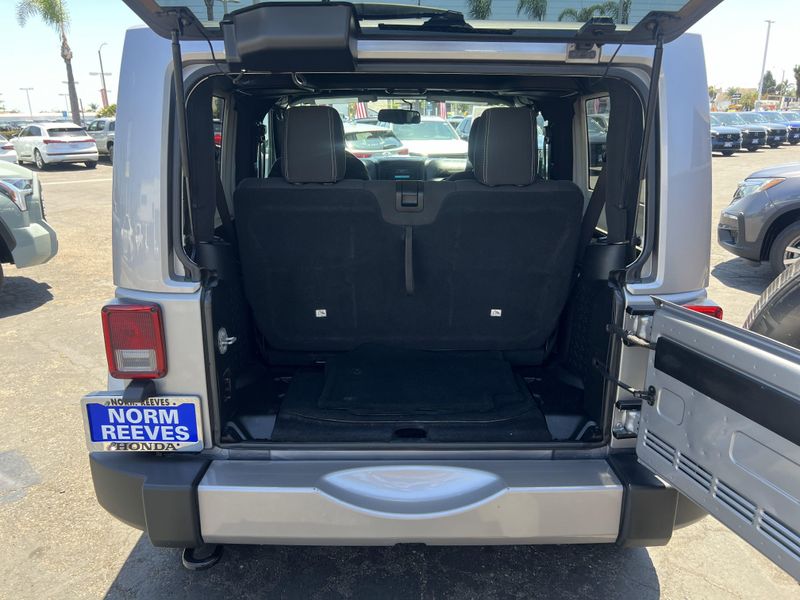 Used 2018 Jeep Wrangler JK SaharaImage 17