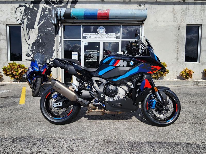 2026 BMW M 1000 XRImage 11