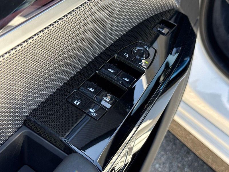 New 2026 BMW 7 Series 750e xDriveImage 17