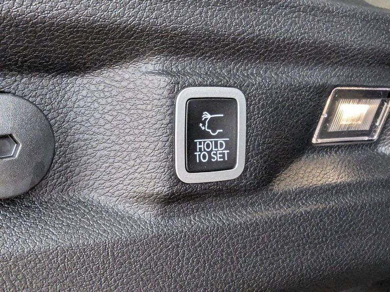 New 2024 Jeep Grand Cherokee L Limited 4x2Image 19