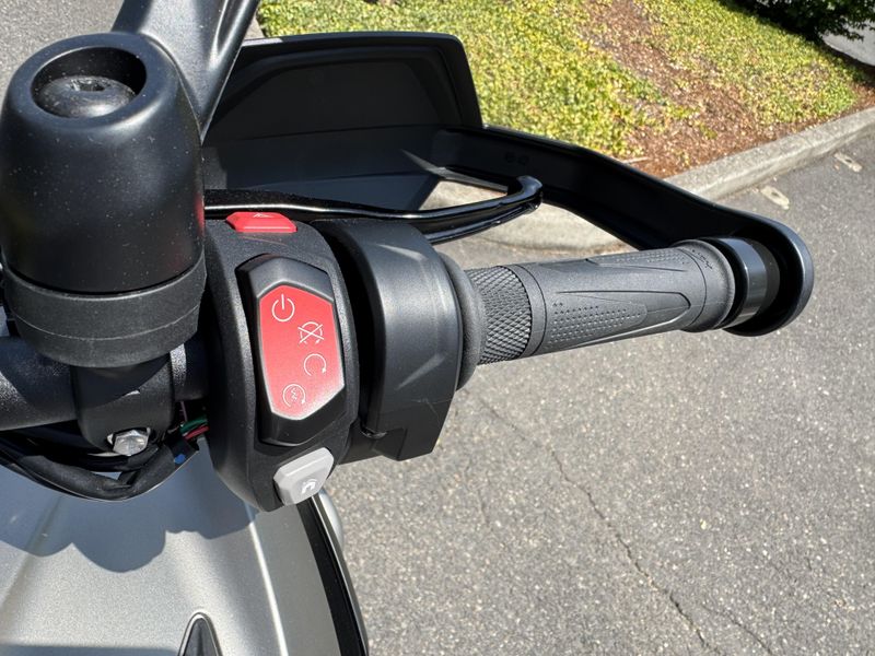 2025 Triumph Tiger 1200 Rally Explorer - MATTE SANDSTORM 