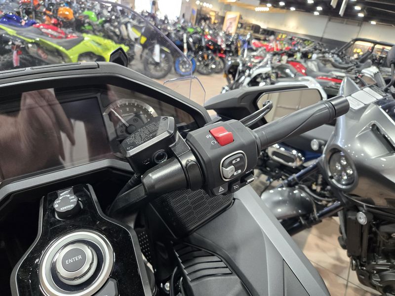 New 2025 Honda GOLD WING DCT 50TH ANNIVERSARY MATTE BLACK METALLIC Image 10