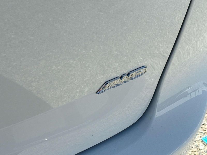 New 2027 Chrysler Pacifica Select Awd